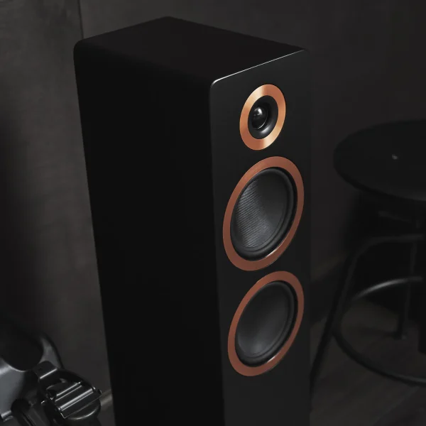 Aktivni zvučnici, 2x 5.25" bass-mid, 1" visoki, četvorokanalno pojačanje sa aktivnom skretnicom, 4x 80 Watt D class pojačanje, analogni i digitalni ulazi, Line in, Phono in, HDMI ARC, Optički in, Bluetooth, daljinski upravljač Prodaja Artist d.o.o. Banja Luka, Sarajevo, Doboj