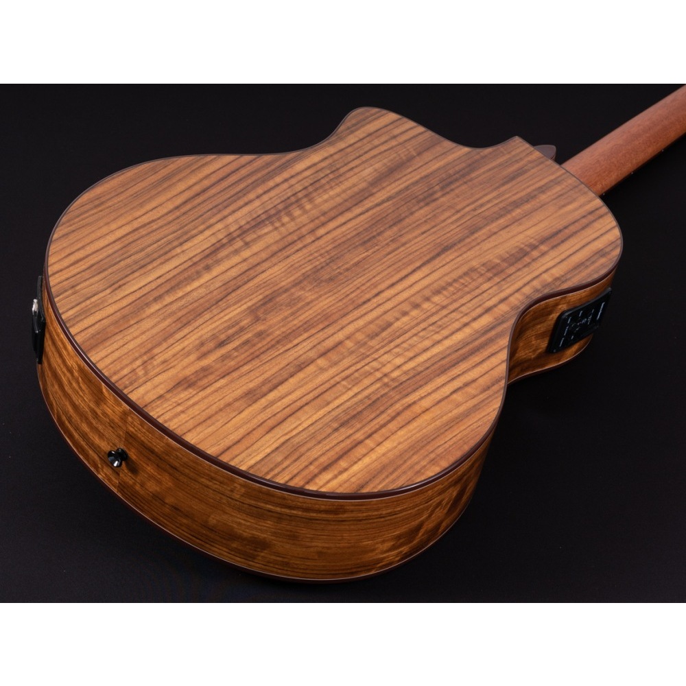 Washburn Bella Tono Vite S9V akustična gitara sa cutaway tijelom, profesionalnim Barcus Berry LX4 pickup i preamp sistemom, Ebony fingerboard sa vine inlaid detaljima i figuralnim Walnut back & sides, pruža luksuzni zvuk i udobnost za studio i nastupe uživo. Prodaja Artist d.o.o. Banja Luka, Sarajevo.