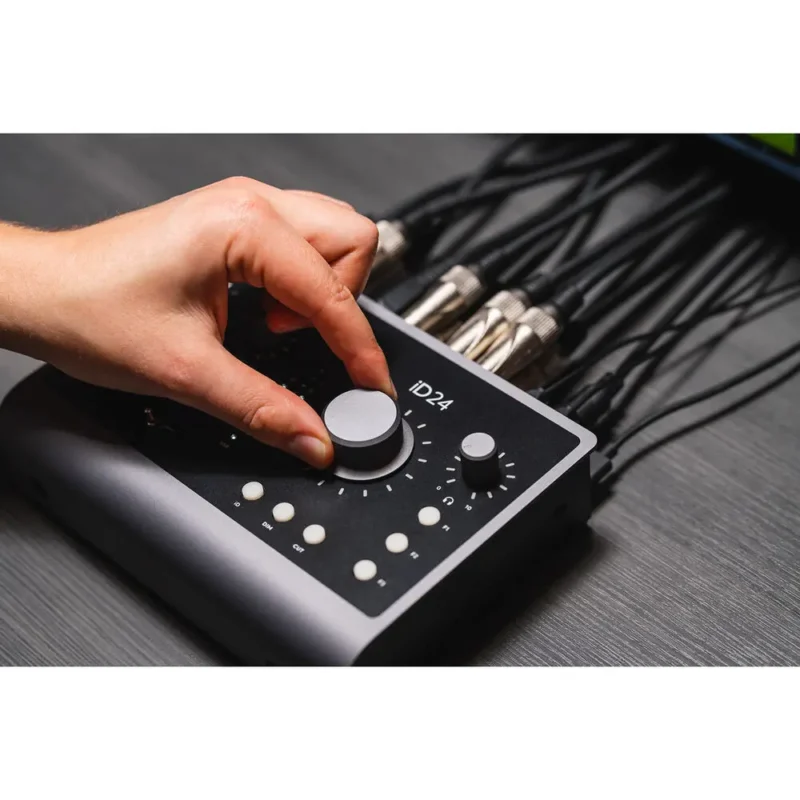 Audient iD24 Desktop USB-C audio interfejs sa Class-A mikrofonskim pretpojačalima i ADAT ekspanzijom. Prodaja Artist d.o.o. Banja Luka, Sarajevo, Doboj.