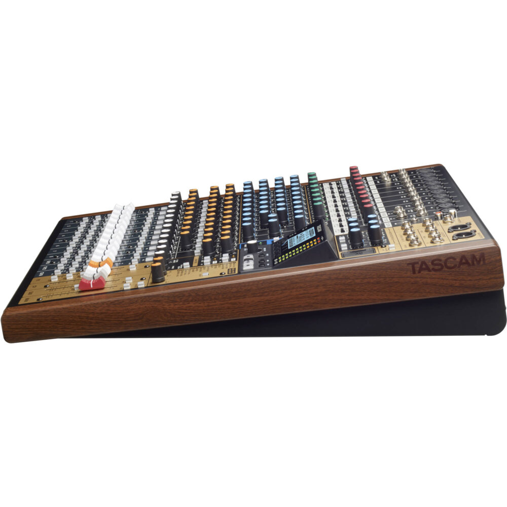 TASCAM Model 16, hibridni mikser, SD snimač, USB audio interfejs, analogna mikseta, multitrack rekorder, Tascam mixer. Prodaja u Artist d.o.o. prodavnicama Banja Luka, Sarajevo.