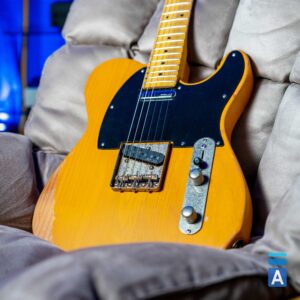 Vintage V52 Icon Butterscotch električna gitara