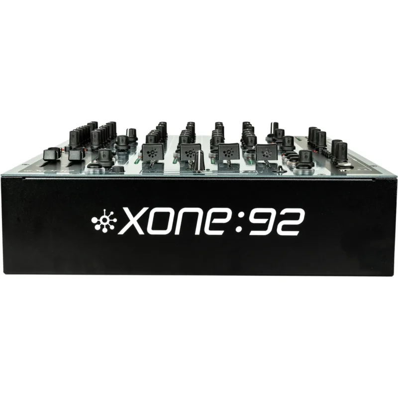 Allen & Heath XONE:92 MK2 – profesionalni 4+2 kanalni DJ mikser sa analognim filterima i preciznom 4-band EQ kontrolom. Prodaja Artist d.o.o. Banja Luka, Sarajevo, Doboj