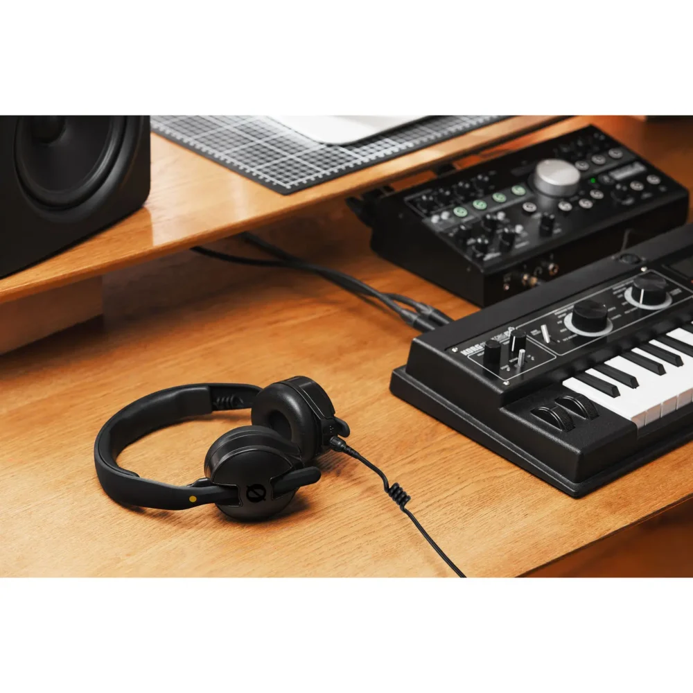 RODE NTH-50 on-ear slušalice zatvorenog tipa, dizajnirane za profesionalce u produkciji i monitoringu – crni model sa spiralnim kablom. Prodaja Artist d.o.o. Banja Luka, Sarajevo, Doboj