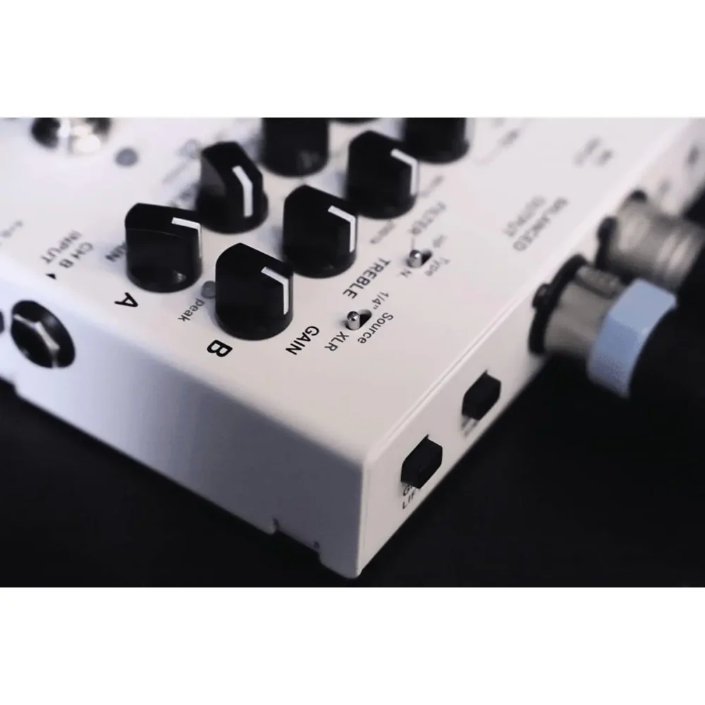 EBS Stanley Clarke Signature Preamp dvokanalni bijeli predpojačivač za kontrabas i akustične instrumente sa XLR, efekt petljom i slušalicama – Prodaja Artist d.o.o. Banja Luka, Sarajevo.