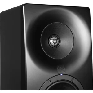 Kali Audio SM-5 trosistemski studijski monitor sa DSP kalibracijom – precizan referentni zvuk za miks i mastering. Prodaja Artist d.o.o. Banja Luka, Sarajevo.