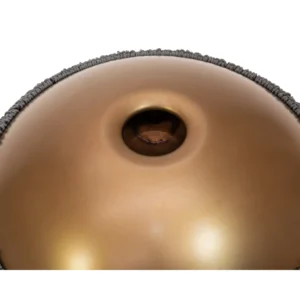 DIMAVERY HP-9D Handpan sa 9 tonova u D Celtic Minor skali, zlatne boje, sa stalakom i torbom za transport, idealan za muziku, meditaciju i relaksaciju. Prodaja Artist d.o.o. Banja Luka, Sarajevo