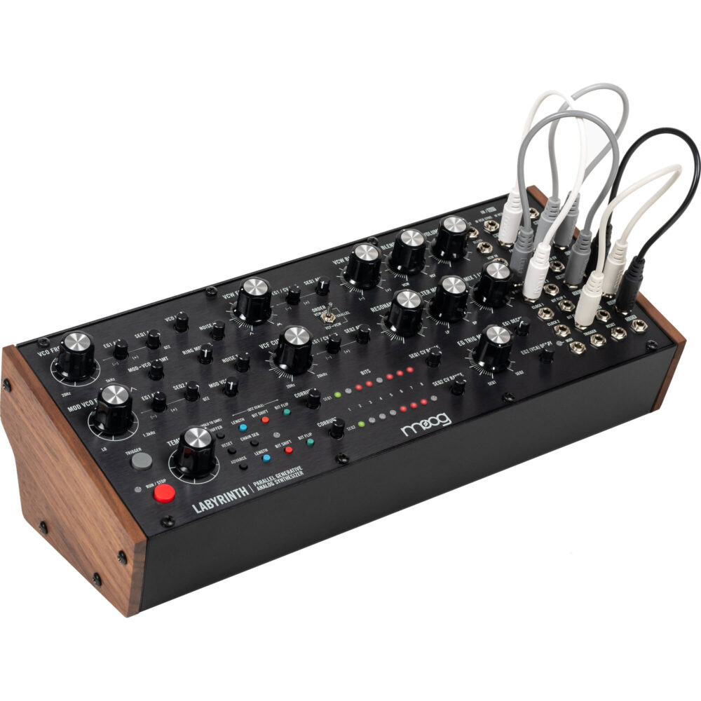 Moog Labyrinth, analogni sintejsajzer, modularni synth, Moog sekvencer, Eurorack modul, generativni sintejsajzer, polu-modularni synth. Prodaja u Artist d.o.o. prodavnicama Banja Luka, Sarajevo.