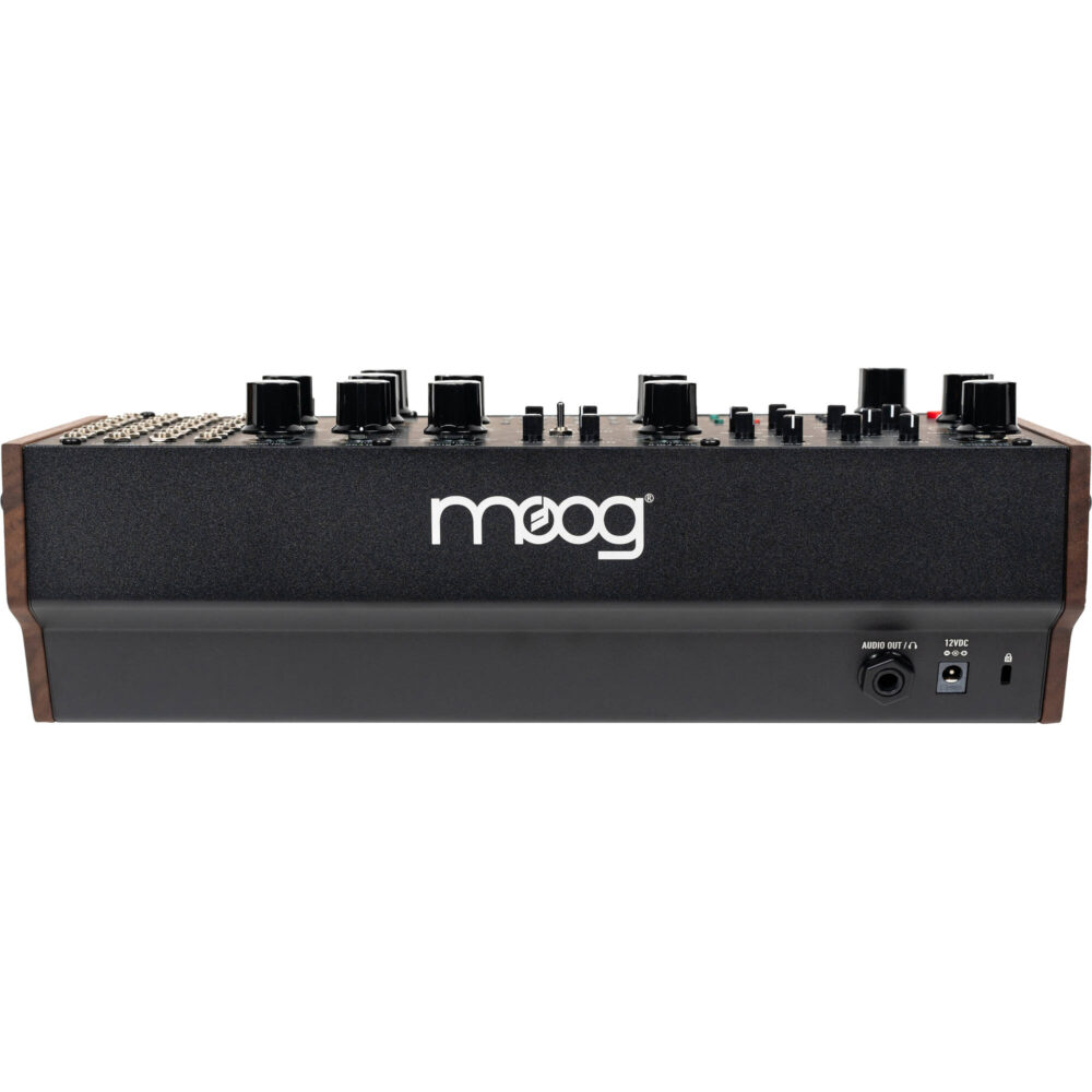 Moog Labyrinth, analogni sintejsajzer, modularni synth, Moog sekvencer, Eurorack modul, generativni sintejsajzer, polu-modularni synth. Prodaja u Artist d.o.o. prodavnicama Banja Luka, Sarajevo.