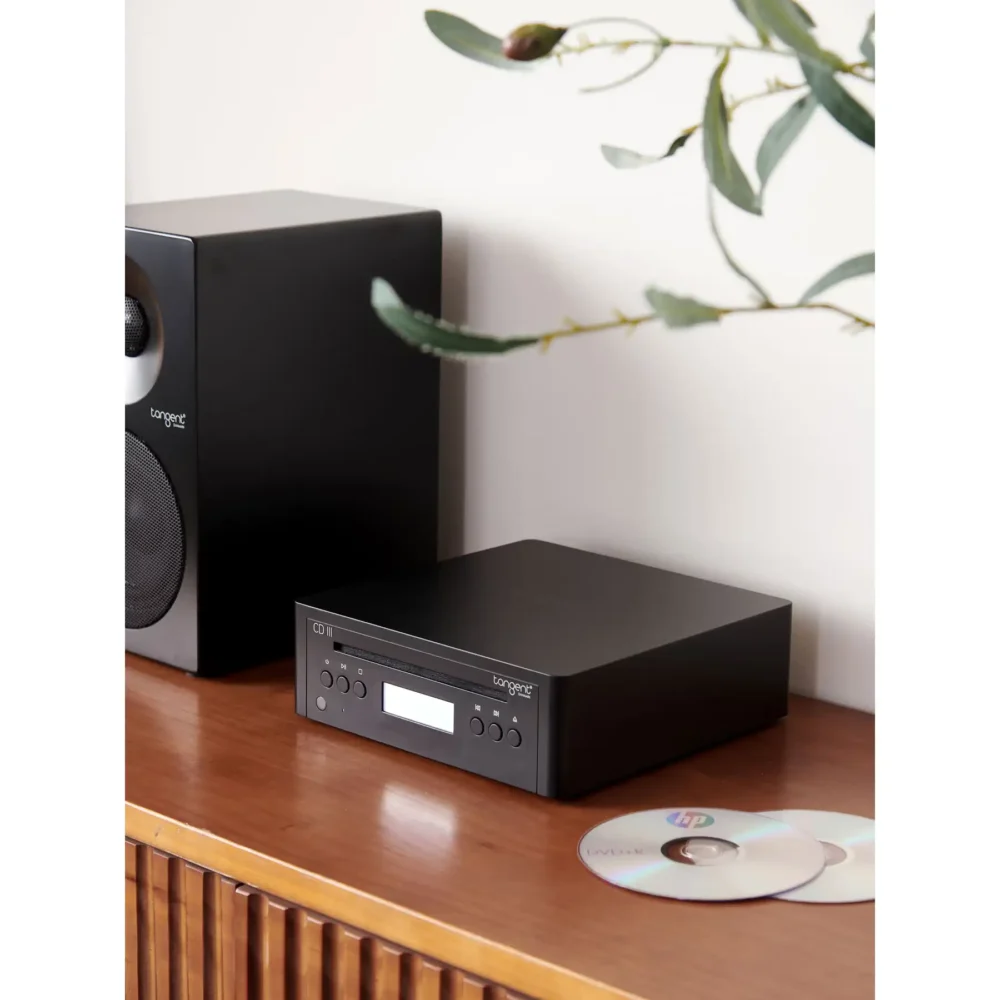 Tangent CD III, Tangent CD plejer, kompaktni CD plejer, mini CD player, slot-in CD plejer, Tangent Ampster CD, kućni CD plejer, Toslink CD player. Prodaja u Artist d.o.o. prodavnicama Banja Luka, Sarajevo.